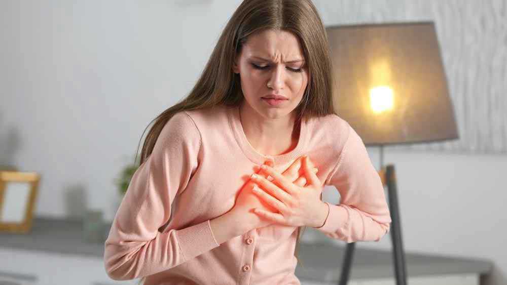 পেটে গ্যাসের কারণে বুকে ব্যথা: কারণ, লক্ষণ